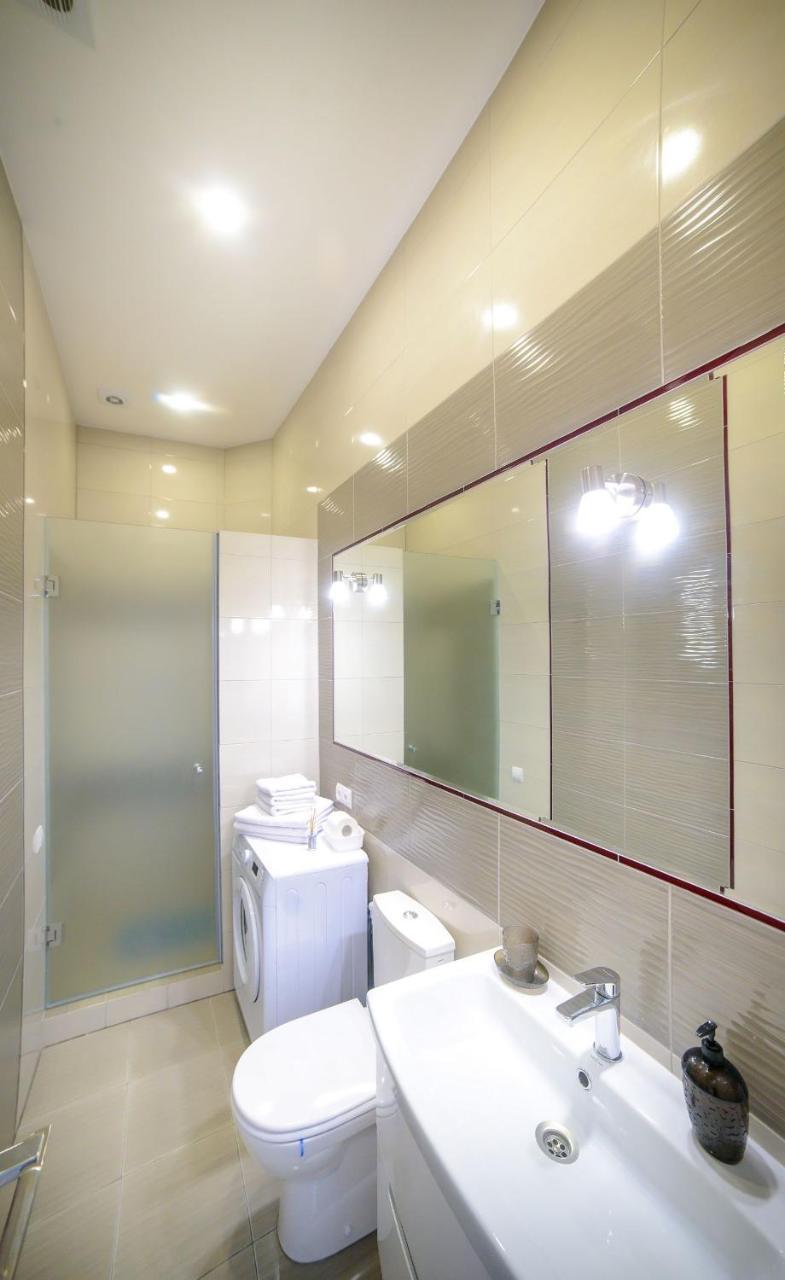 Modern Apartment In Old City Center 利沃夫 外观 照片